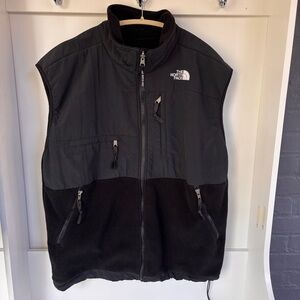 Men’s size XL North Face black fleece vest